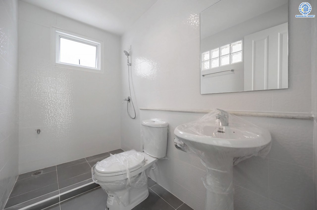 บ้านมือสองตกแต่งใหม่ โครงการ ชัยพฤกษ์ ติวานนท์-ราชพฤกษ์1 เนื้อที่ 51.30 ตร.ว. ฟังก์ชัน 3 ห้องนอน 2 ห้องน้ำ จอดรถได้ 1 คัน บรรยากาศเงียบสงบเป็นส่วนตัว สิ่งอำนวยความสะดวกมากมาย! บนทำเลศักยภาพ หน้าโครงการติดถนนใหญ่ เชื่อมต่อถนนราชพฤกษ์ ใกล้จุดขึ้นทางด่วน "ศรีสมาน"...